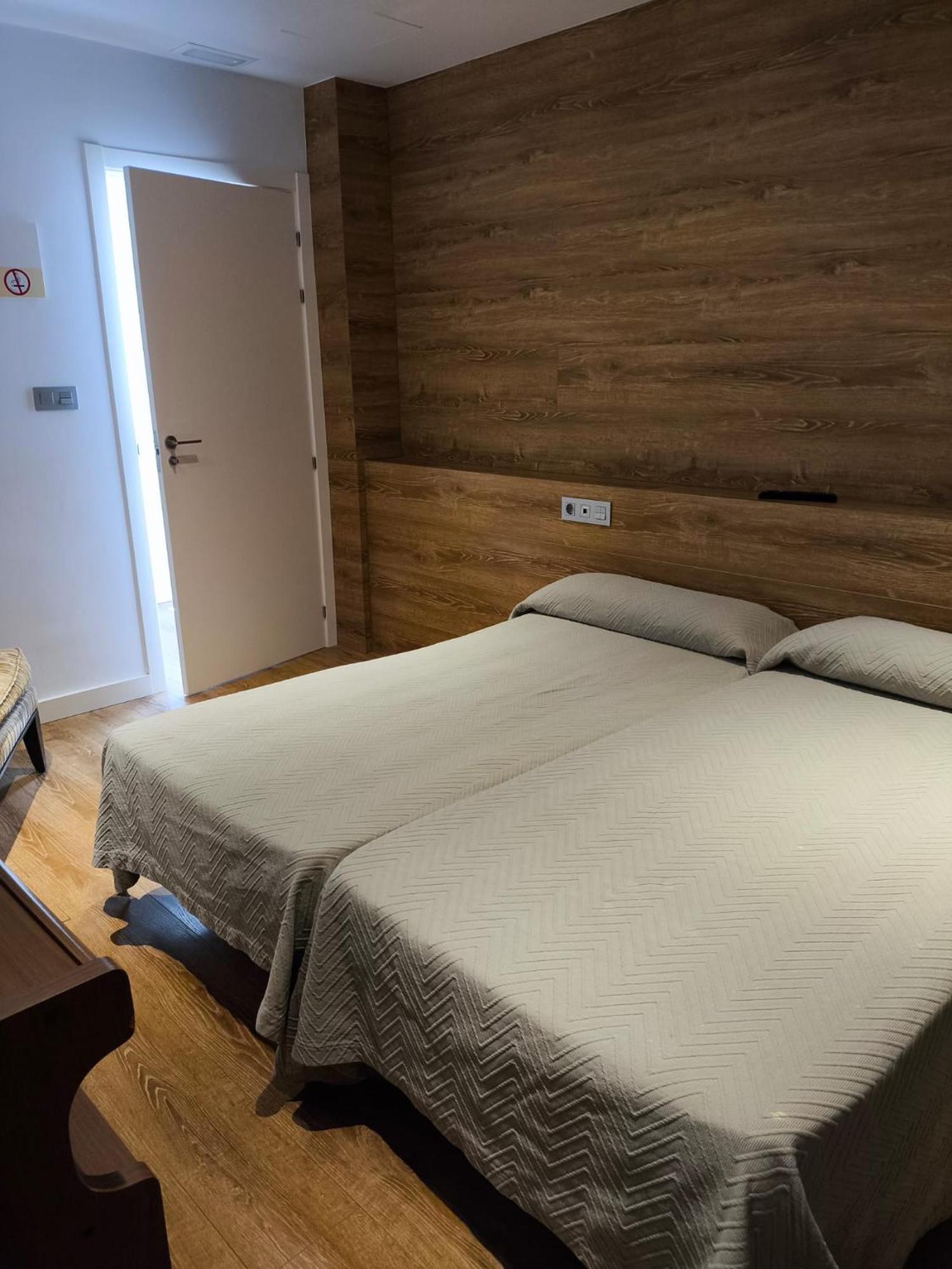 Hotel Alcazar Мула Екстериор снимка